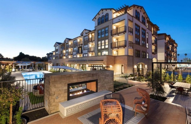 Murphy Station 2BR Condo w Fitness & Pool