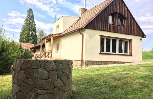 NA SAMOTĚ U LESA
