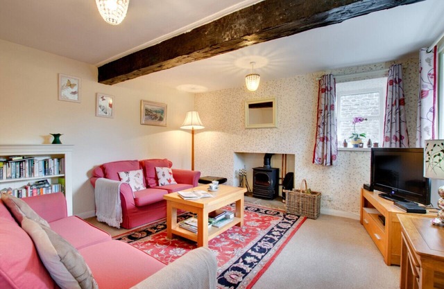 Nanny End - Two Bedroom House, Sleeps 4