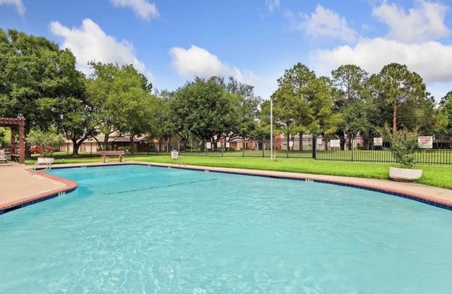 NASA, Lake, and to the Moon 2-bedroom townhome