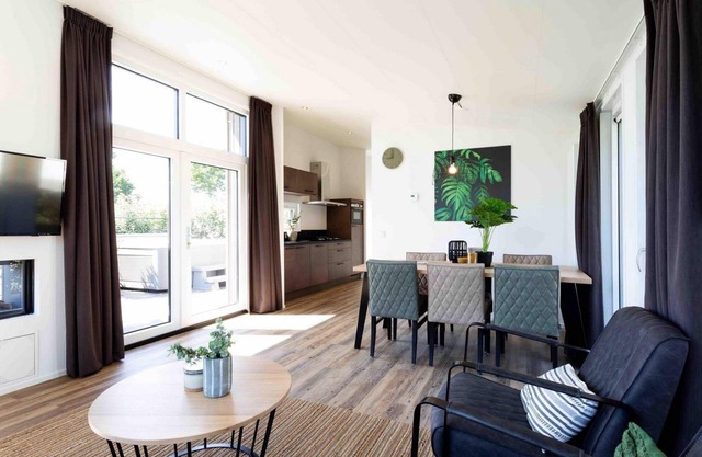 ✓ Natuurlodge at Recreatiepark het Esmeer ✓ Holiday home for 4 persons ✓ Located in Aalst (Gelderland) ✓ Waterside holiday park ✓ Book directly through the park