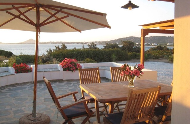 Naxos Beachvilla, a dreamhouse, 60m to sandy beach, big garden, top location