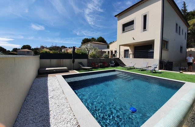 Near Avignon Villa with heated pool and spa Ideal for families.