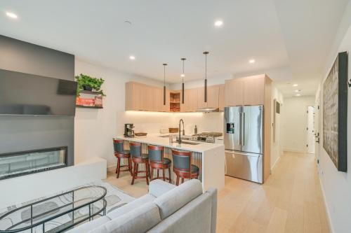 Near Biotechs and MIT Cozy Condo with Fireplace