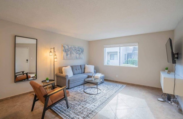 Near DT Scottsdale | Pool, Gym, Balcony, Sleeps 8