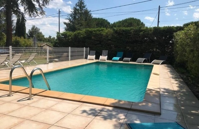 Near Uzes Spacious House With Pool up to 13 People Tranquility
