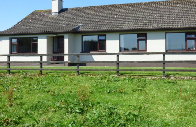 NEPHIN VIEW, pet friendly, with a garden in Ballina, County Mayo