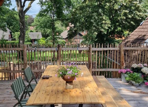 NEU! Alte Schule Jarnsen Oberstübchen mit Balkon