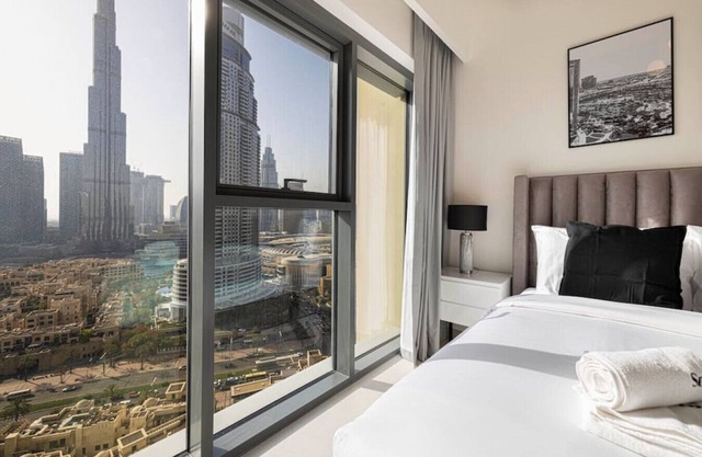 New 2B | Burj Khalifa | Dubai Mall | 2 Pools | Gym