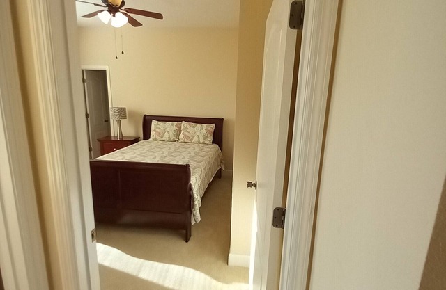 New 3000 Square Feet Golf Executive Home, 20 min to Downtown Orlando!