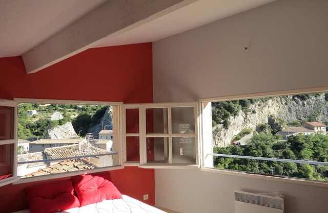 New apartment next to the Roman bridge, unique views, terrace without screws vi