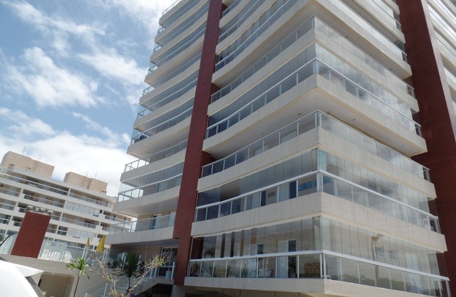 New Beachfront Apartment, Foot in the Sand!