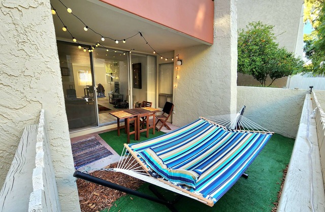 New Beautiful Condo in Heart of Scottsdale! Lux King Bed