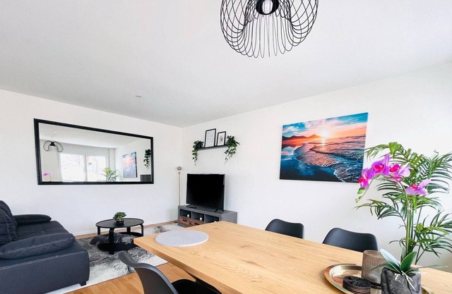 New building with balcony *closecentre*freeparking*smarttv