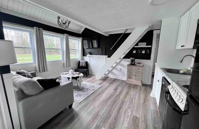 *NEW Chalets by the Lake - #3 - Conneaut Lake, PA