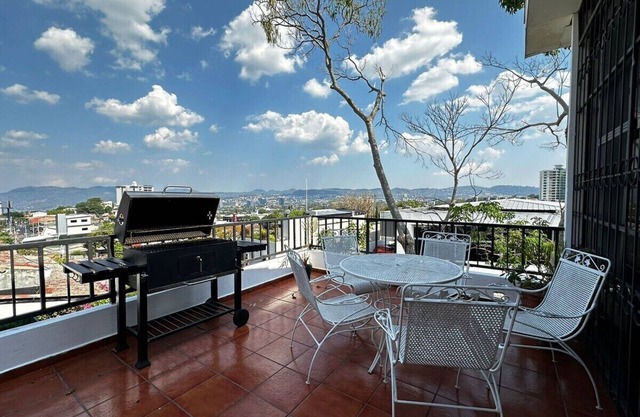[NEW] Charming 3-bedroom house with nice views of San Salvador