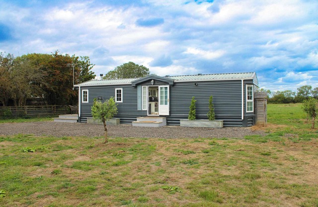 NEW Couples Hideaway | Puppy Lounge & Horse Views