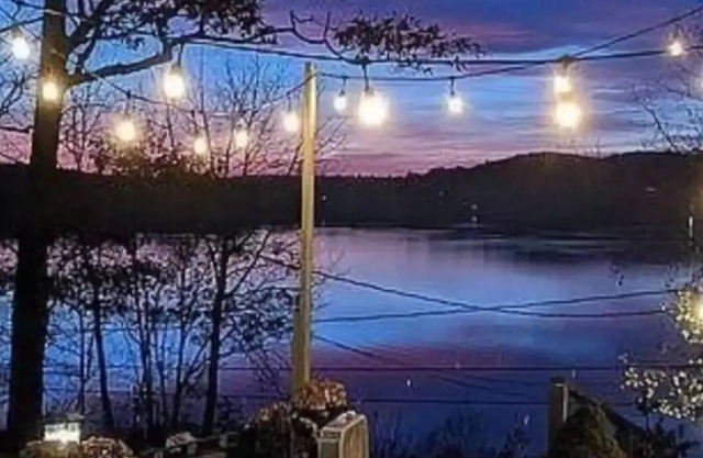 New Cozy two bedroom cottage with private dock!