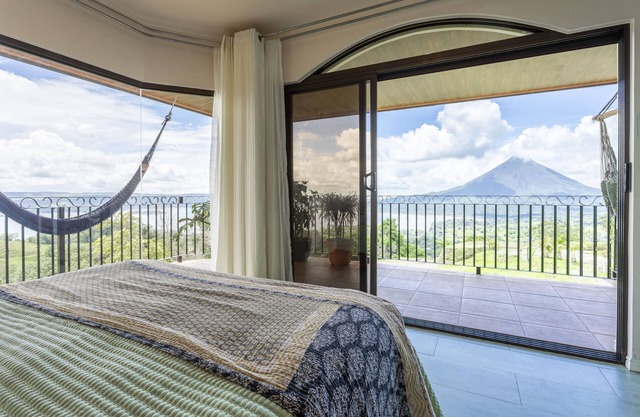 *New Home* Perfect Volcano & Lake View - El Cielo - Tropical Mountain Retreat!