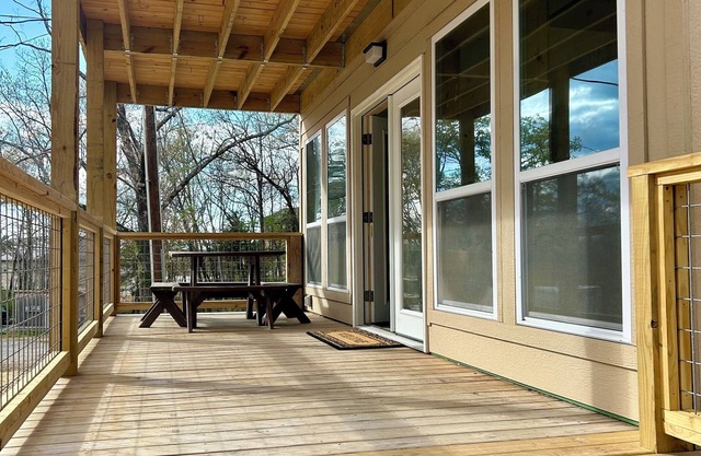 NEW- Lake Cabin within walking distance to Marina and Water