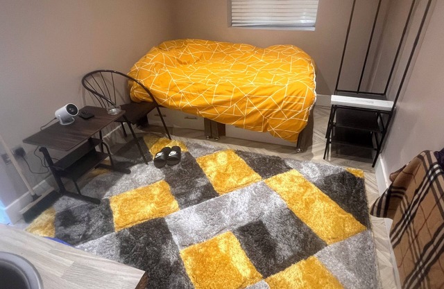 New large studio flat with garden