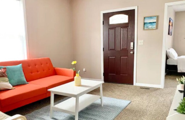 New Listing in Downtown Franklin, Sleeps 7!