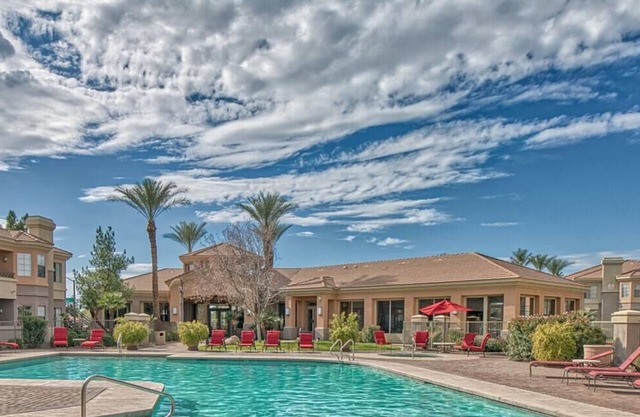 New Listing! Newly Remodeled Resort Style Condo 1 Bdrm