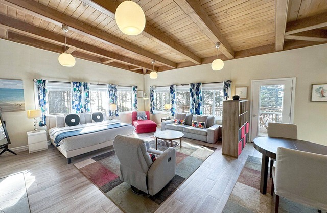 New Listing! Ocean Front, Sunrise & Sunset at Oregon House, Stairs to the Beach!
