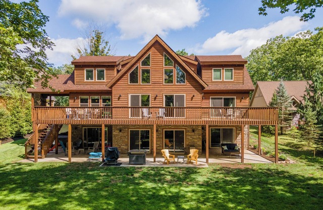 New! Livin' On A Whim: Lakefront, Hot Tub, Dock Slip!