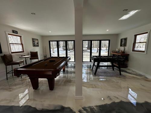 NEW Long Pond Lake View Pet-Friendly Getaway, ME