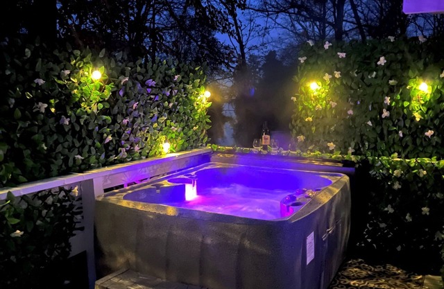 NEW Lovers' Lake View Oasis