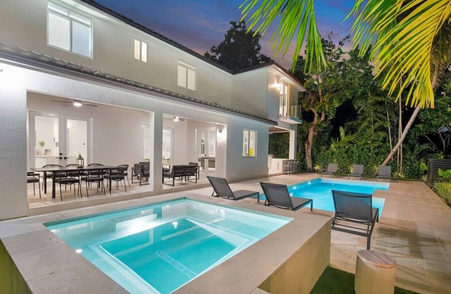 New Lux Modern w/Pool, Jacuzzi, Billiards, B-ball