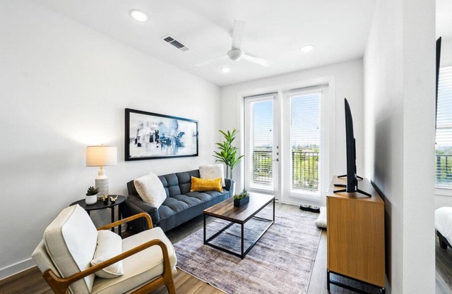 New Modern 1BD/1BA~Pet Love Loft