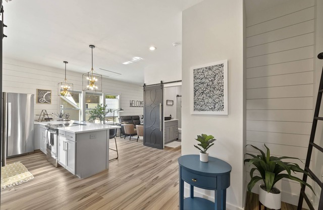 NEW! Modern cottage and perfect location!