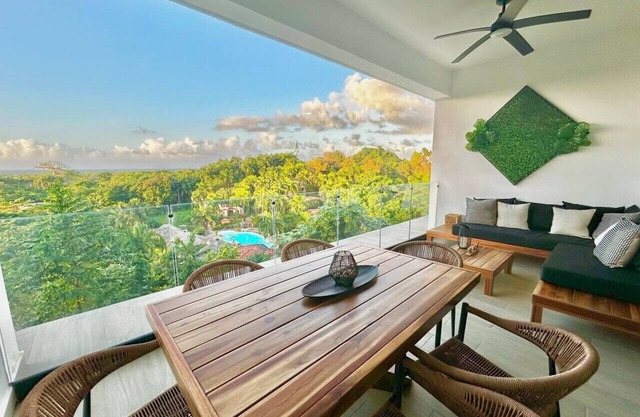 *NEW* Modern & Stylish Condo With Rooftop Pool