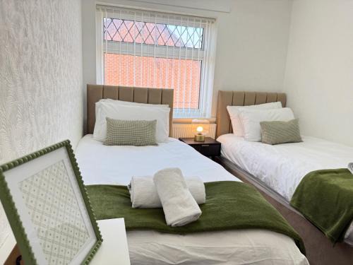 NEW refurbished Luxurious home with great transport links