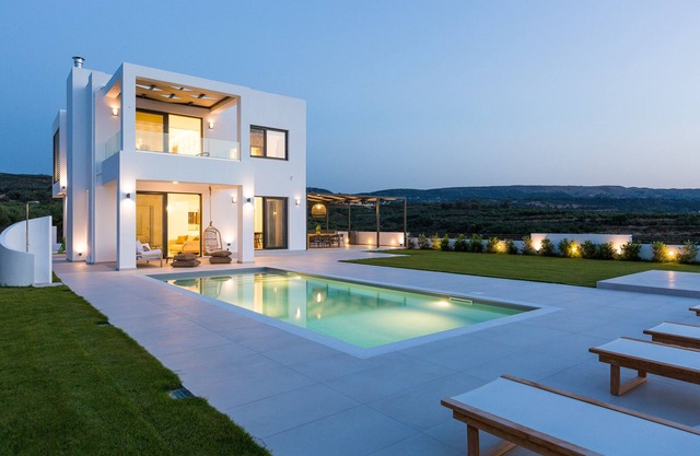 New Spacious Villa With Stunning views