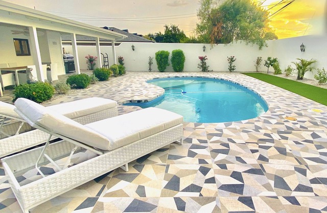 NEW!STUNNING LUXURY & GLAM |OLD TOWN SCOTTSDALE |DUAL PRIMARY BDRMS |HEATED POOL