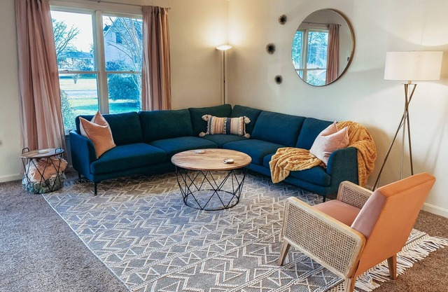 New! Stylish downtown home w/awesome outdoor area!