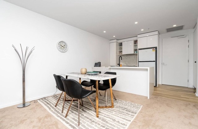 New to VRBO: Lovely 2BR Apartment w/free parking on premises