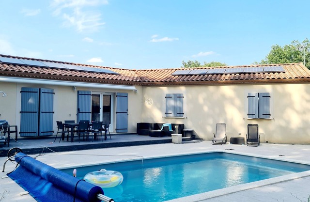 New: Villa with swimming pool in the Gard between Camargue and Cevennes