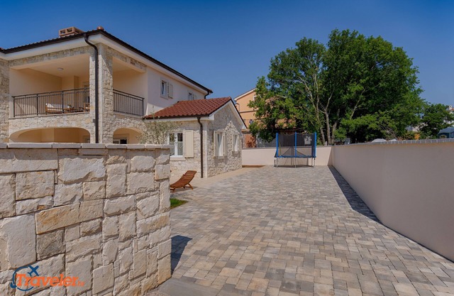New villa with pool, beach, quiet location - TRAVELER Reiseburo Krk - ID 2140