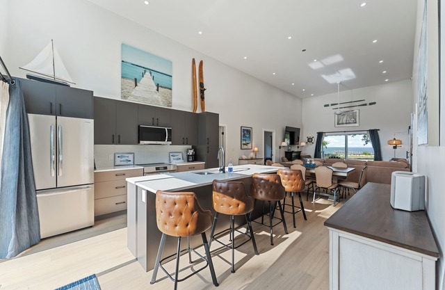 New Waterfront Luxury Cabin on Lake Winnipeg