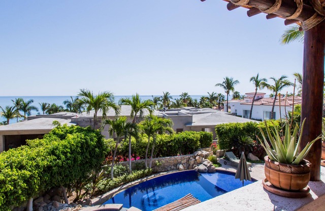 Newly Remodeled Gorgeous Palmilla Villa, private beach 1 min walk
