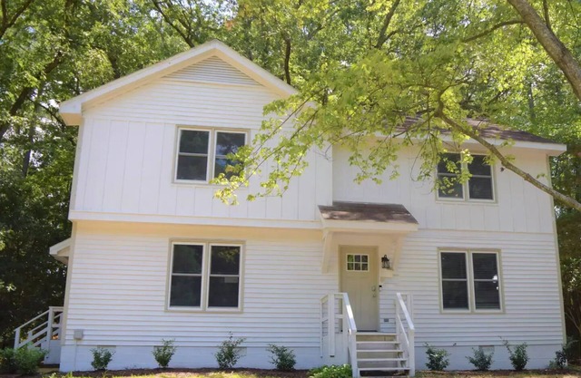 Newly Remodeled 2 BR Townhomen