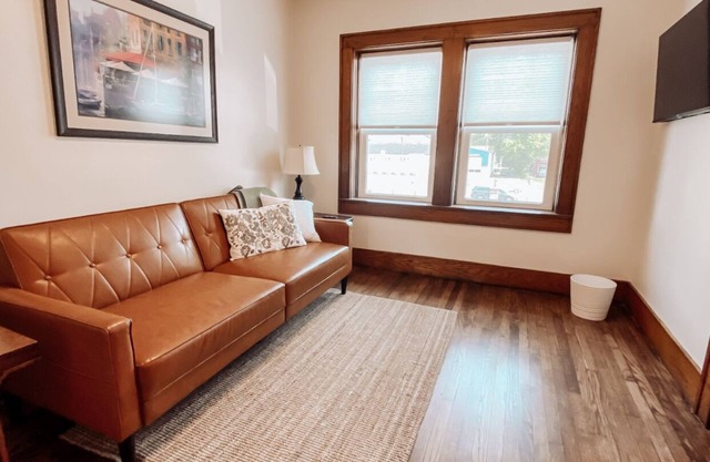 Newly remodeled downtown upstairs apartment