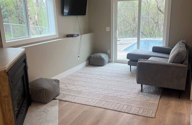 Newly remodeled MIL Suite-Long&short term ok