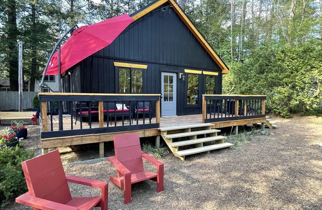 Newly Remodeled Modern Cabin, 1/10th mile to Beach