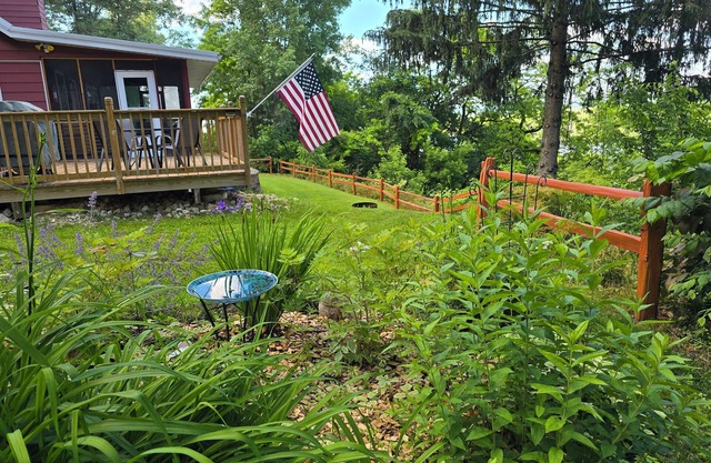 Newly remodeled, multifunctional, secluded retreat w/views of Mississippi River
