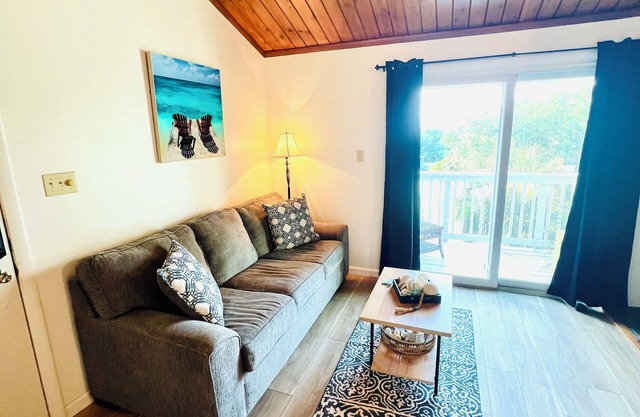 Newly Renovated. 2BR condo, Resort amenities, golf course view, beach access.